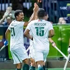France beat Ireland to secure semi-final spot as South Africa claim vital win